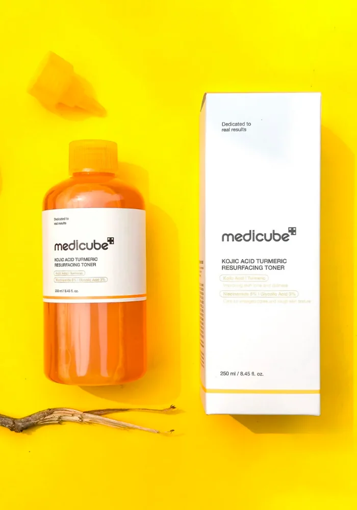 Отшелушивающий тоник с кислотами medicube Kojic Acid Turmeric Resurfacing Toner 250 ml